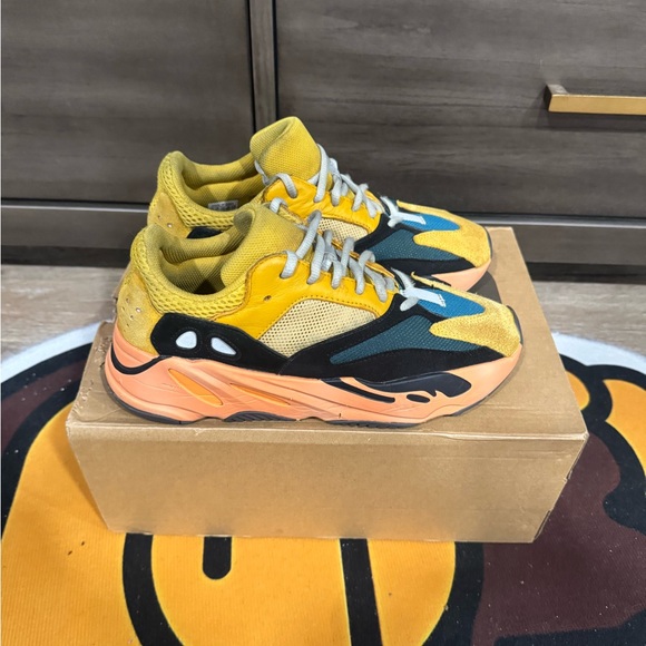 adidas gazelle silver green womens Adidas Yeezy 700 Sun main image 1